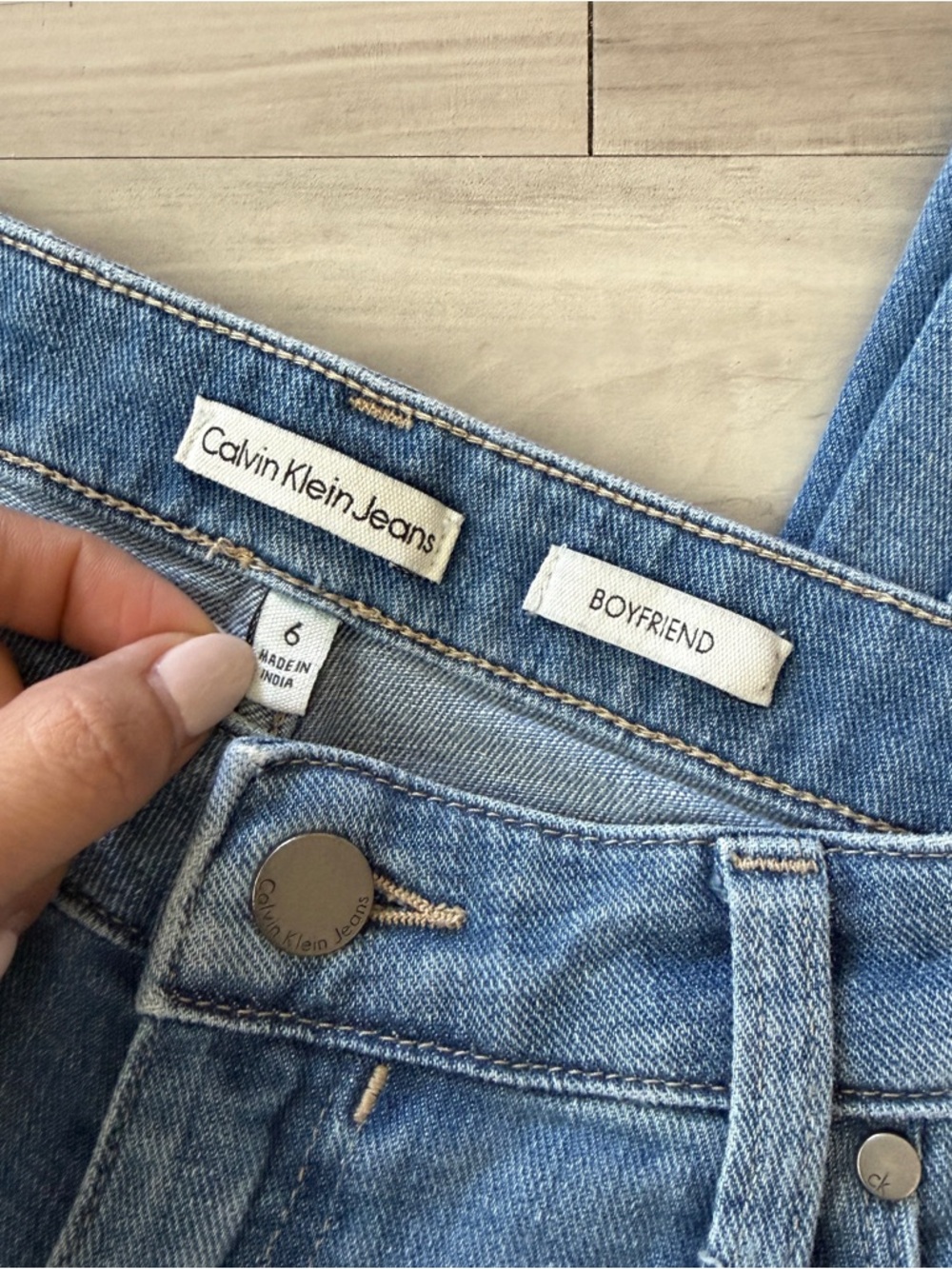 Calvin Klein Jeans Boyfriend Fit Light Wash Relaxed Denim Jeans Women’s Size 6 - Picture 5 of 9